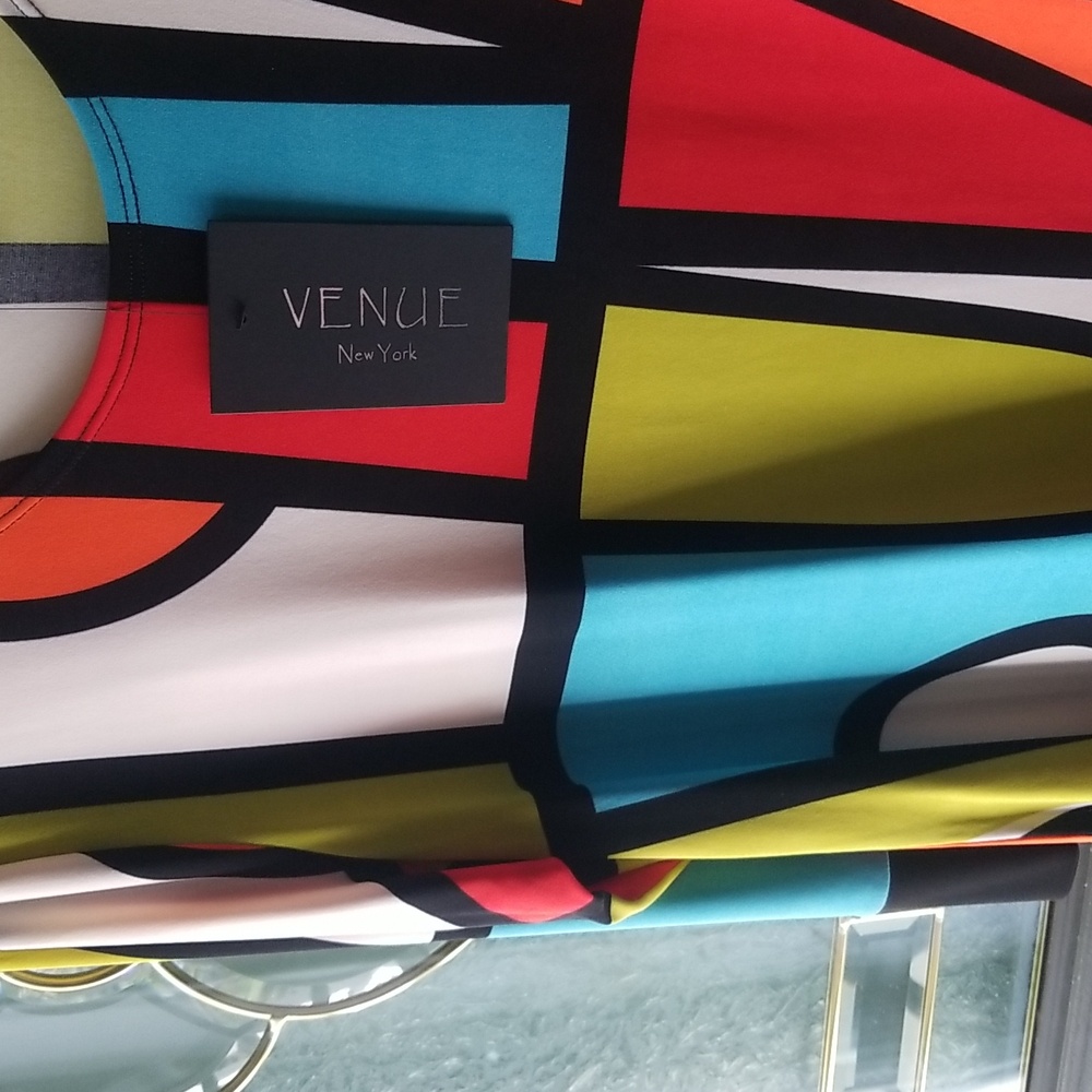 Colorful Geometric Print Tunic - Picture 3 of 9
